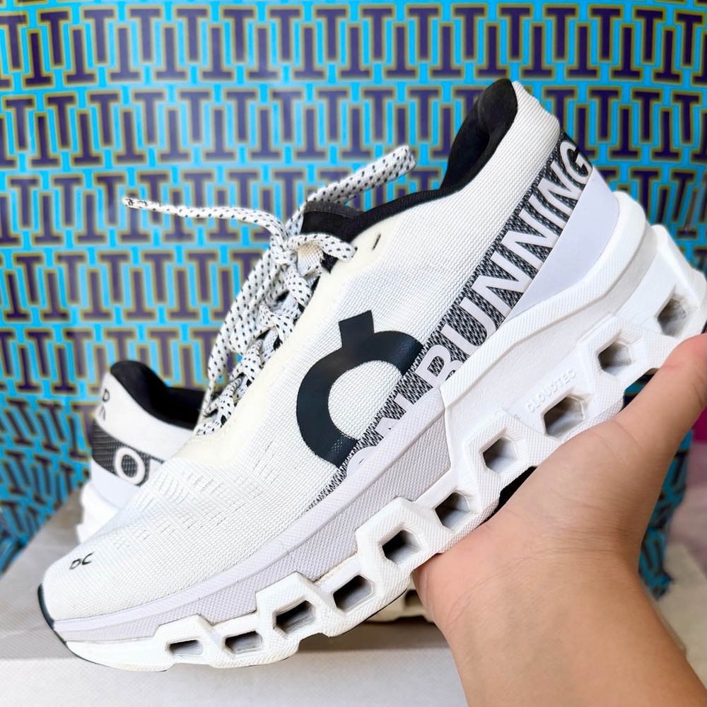 On Cloud - Cloudmonster 
running shoes women size 6